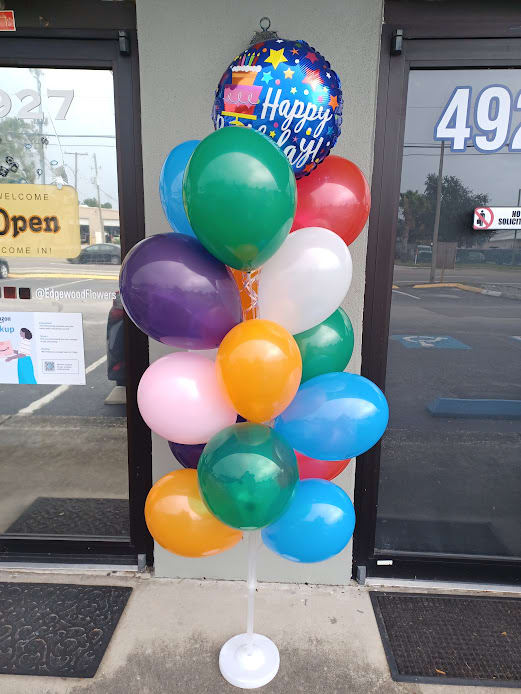 Combination of mylars and latex air balloons that stands 7-foot tall and