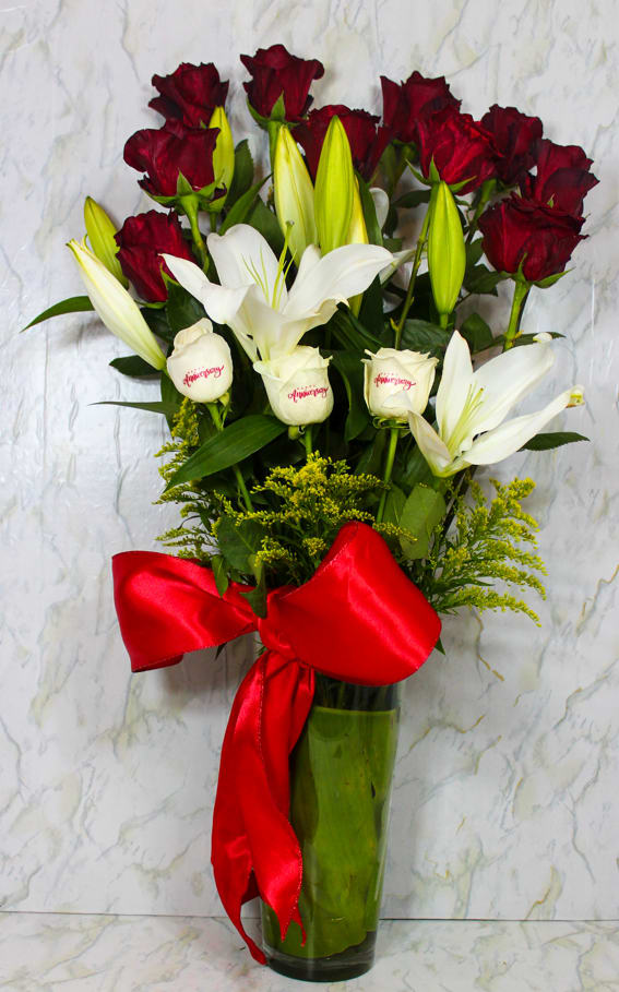 2 ft tall
3 engraved white roses
12 red tiger roses
8 lilies