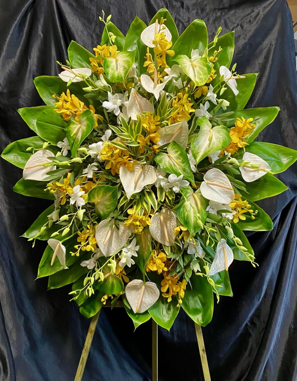 White, Yellow &amp; Green themed..  Green obake anthuriums &amp; white anthuriums.