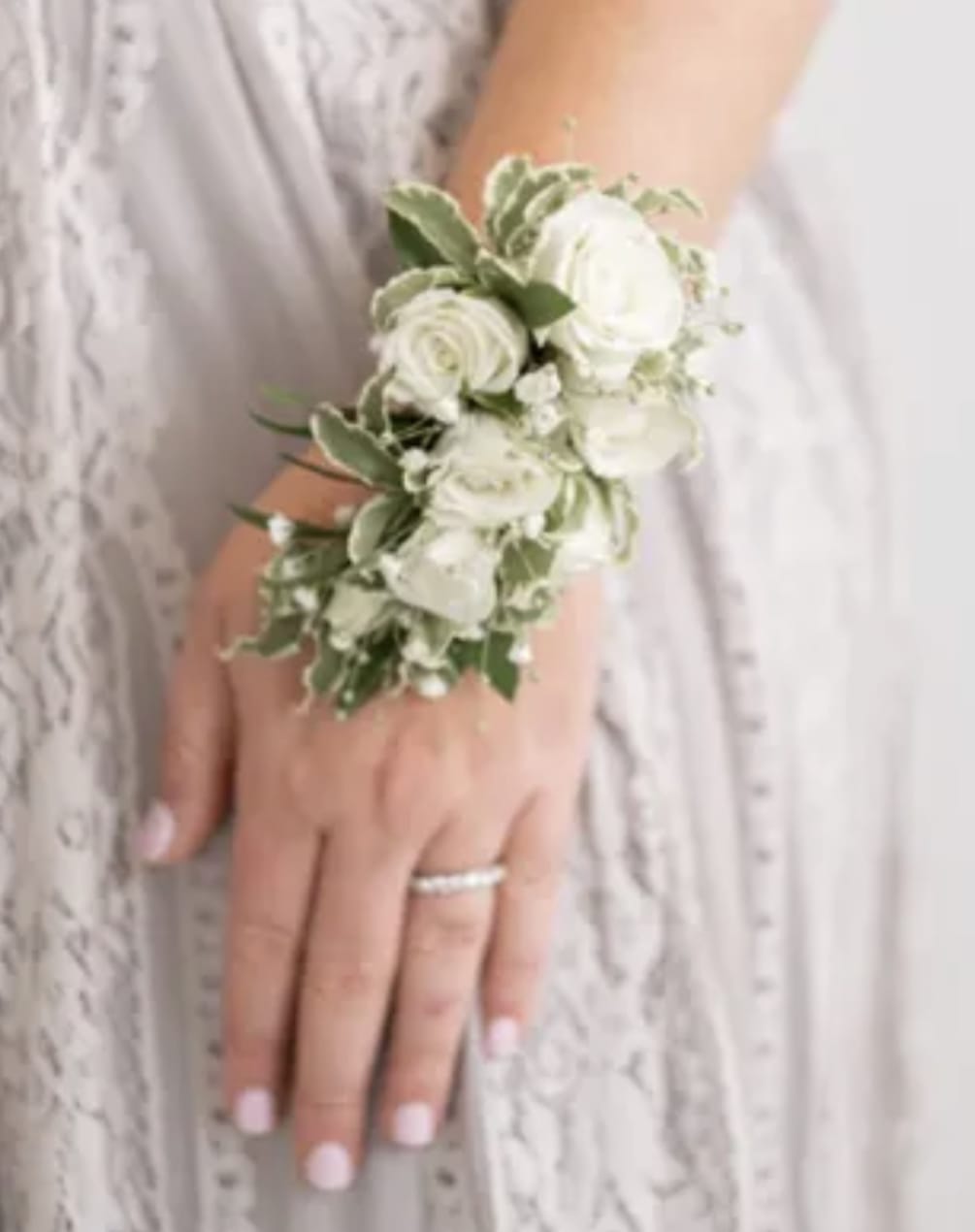 This traditional wrist corsage matches our traditional wedding package design using a