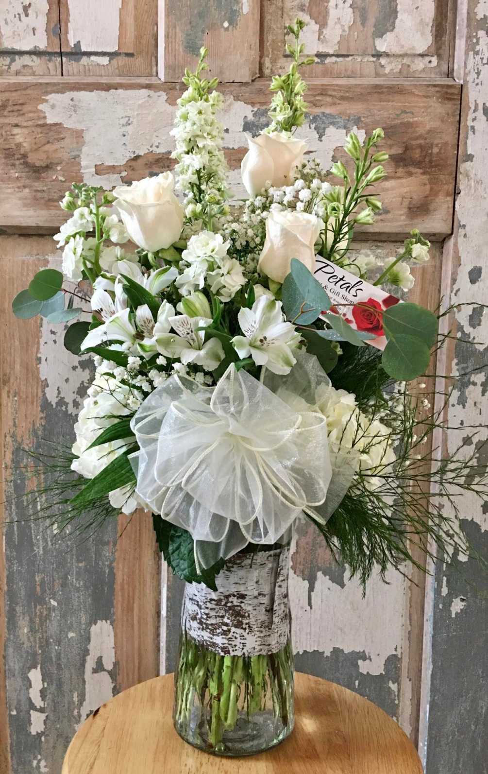 The &quot;Freshness and Simplicity of White&quot; arrangement will make the perfect gift