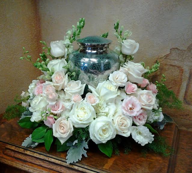 This arrangement is designed to fit around an urn. Please feel free