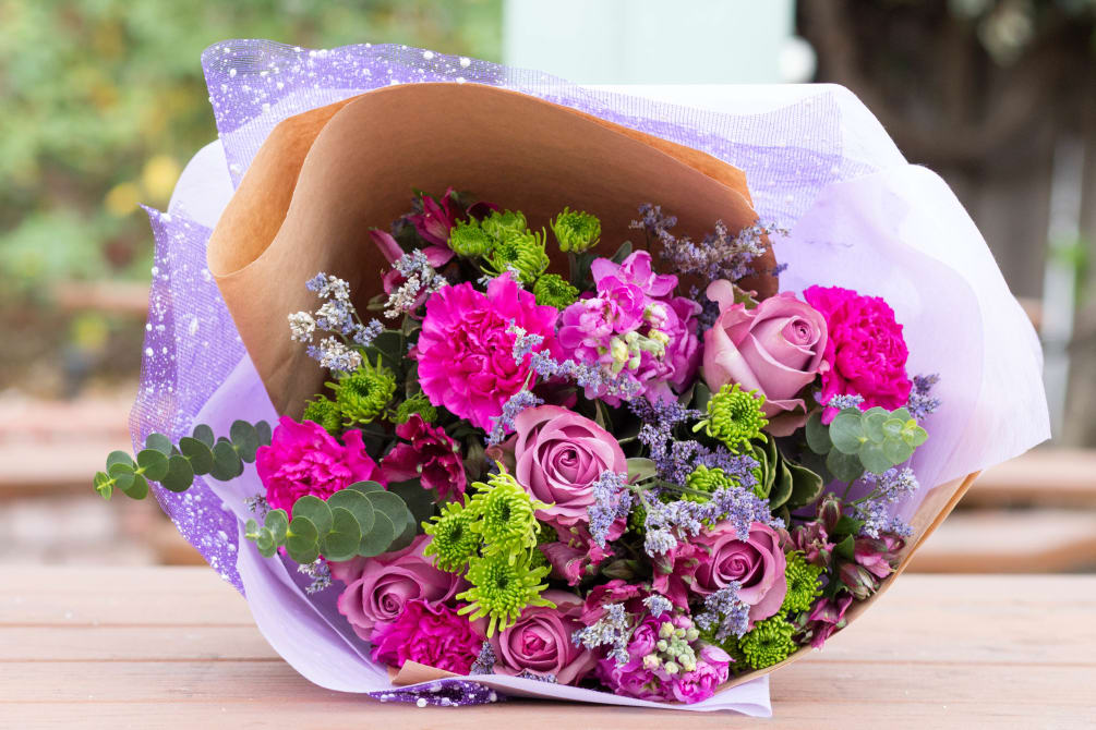 - 6 Purple Roses
- 4 Purple Carnations
- 4 Purple Astroemeria
- 4 Green