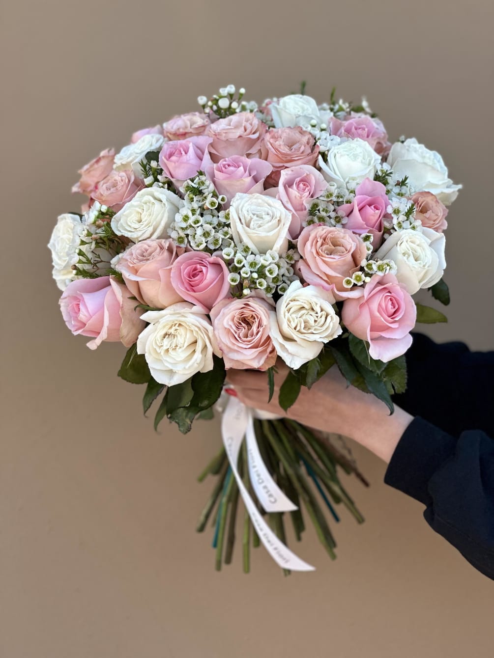 Mix of roses (Shimmer, Playa Blanca and Novia)  arranged in a
