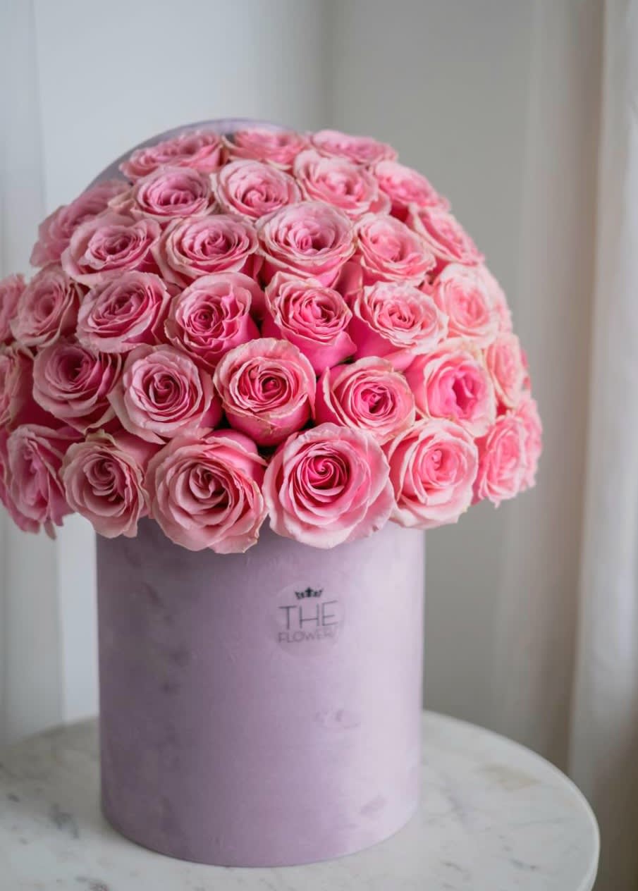 Pink roses are a symbol of tenderness, elegance and sophistication. A bouquet