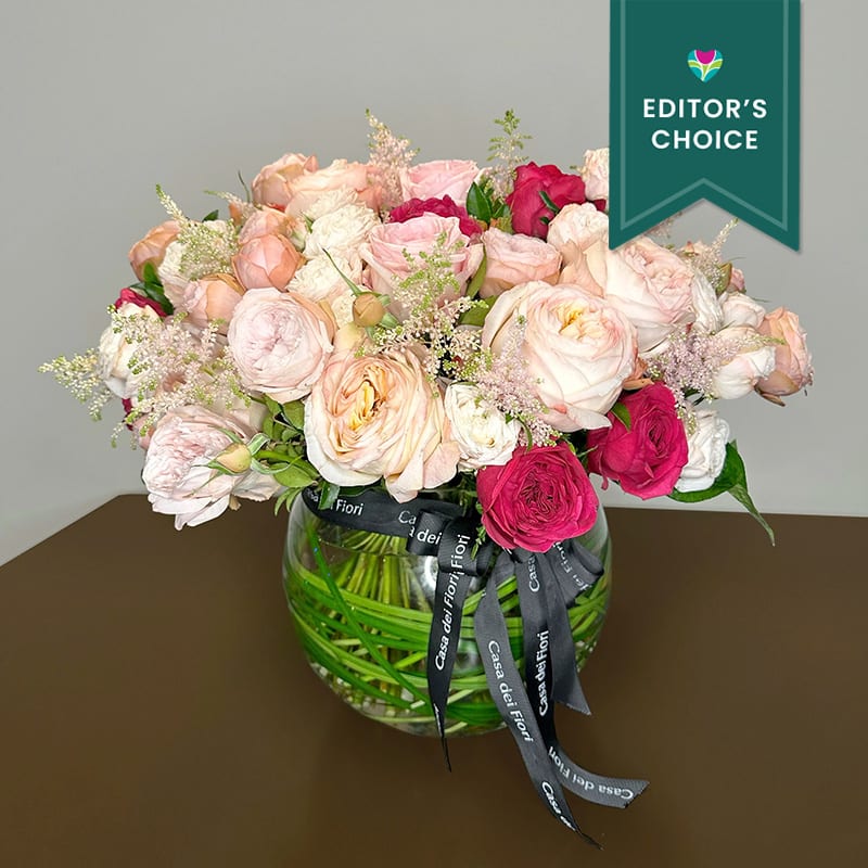 Beautiful warm blushing colors arrangement in a round vase.
Consists of soft pink