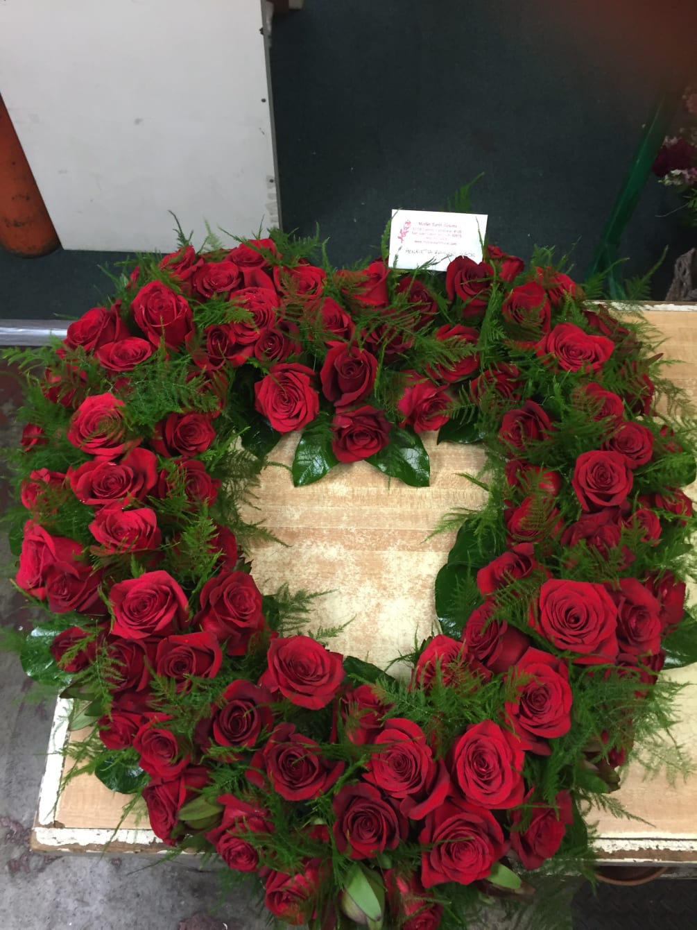 HEART OF ROSES FOR FUNERAL SERVICE COMES ON STANDING EASLE 
CAN BE