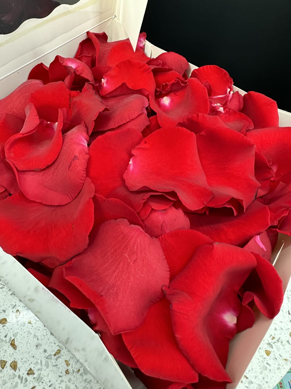 Add stunning touch to your special event with fresh rose petals!!! Fresh