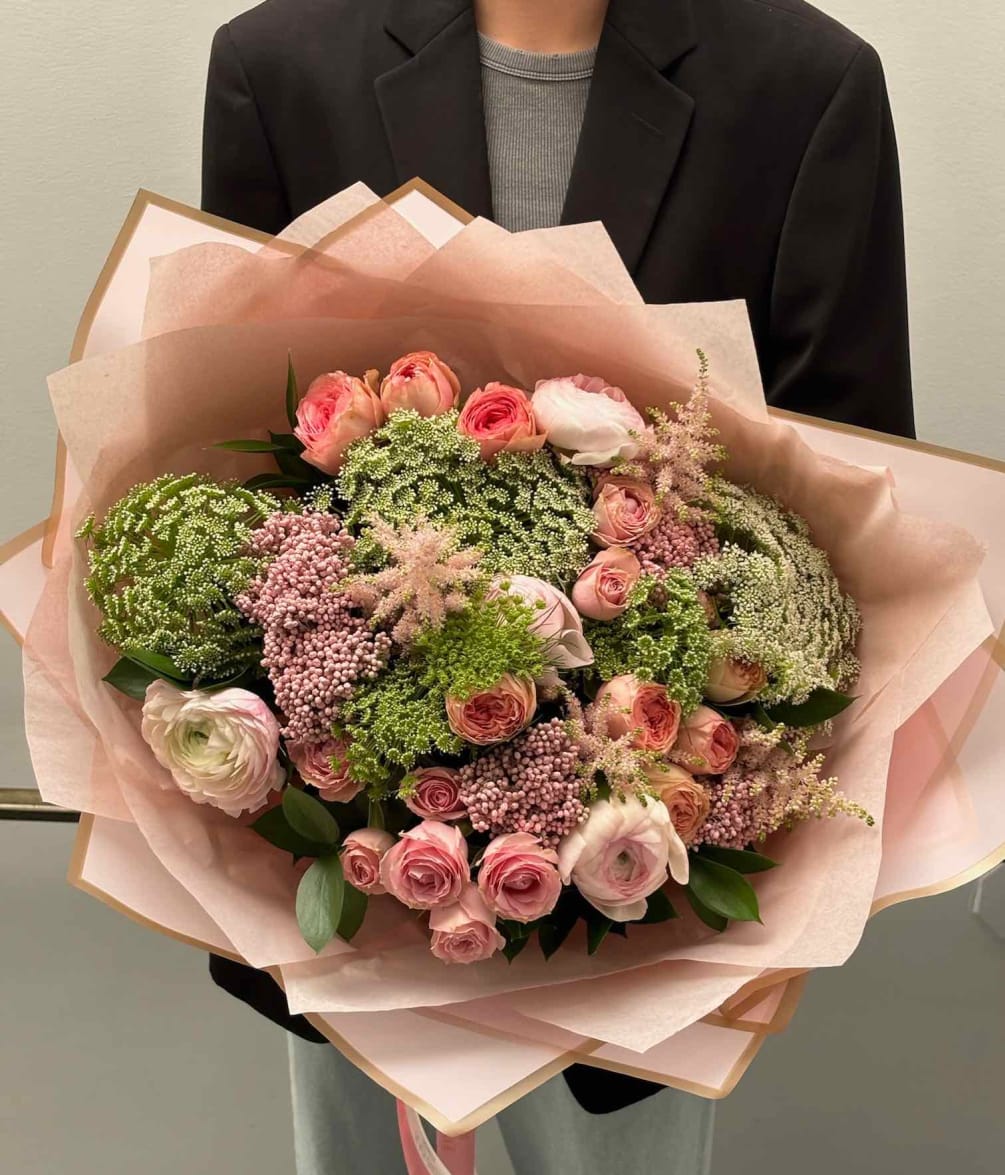 Bouquet of ranunculus, spray roses, rice flower, astilbe, queen Ann&#039;s lace and