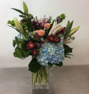 A lovely everyday arrangement that anyone will love!