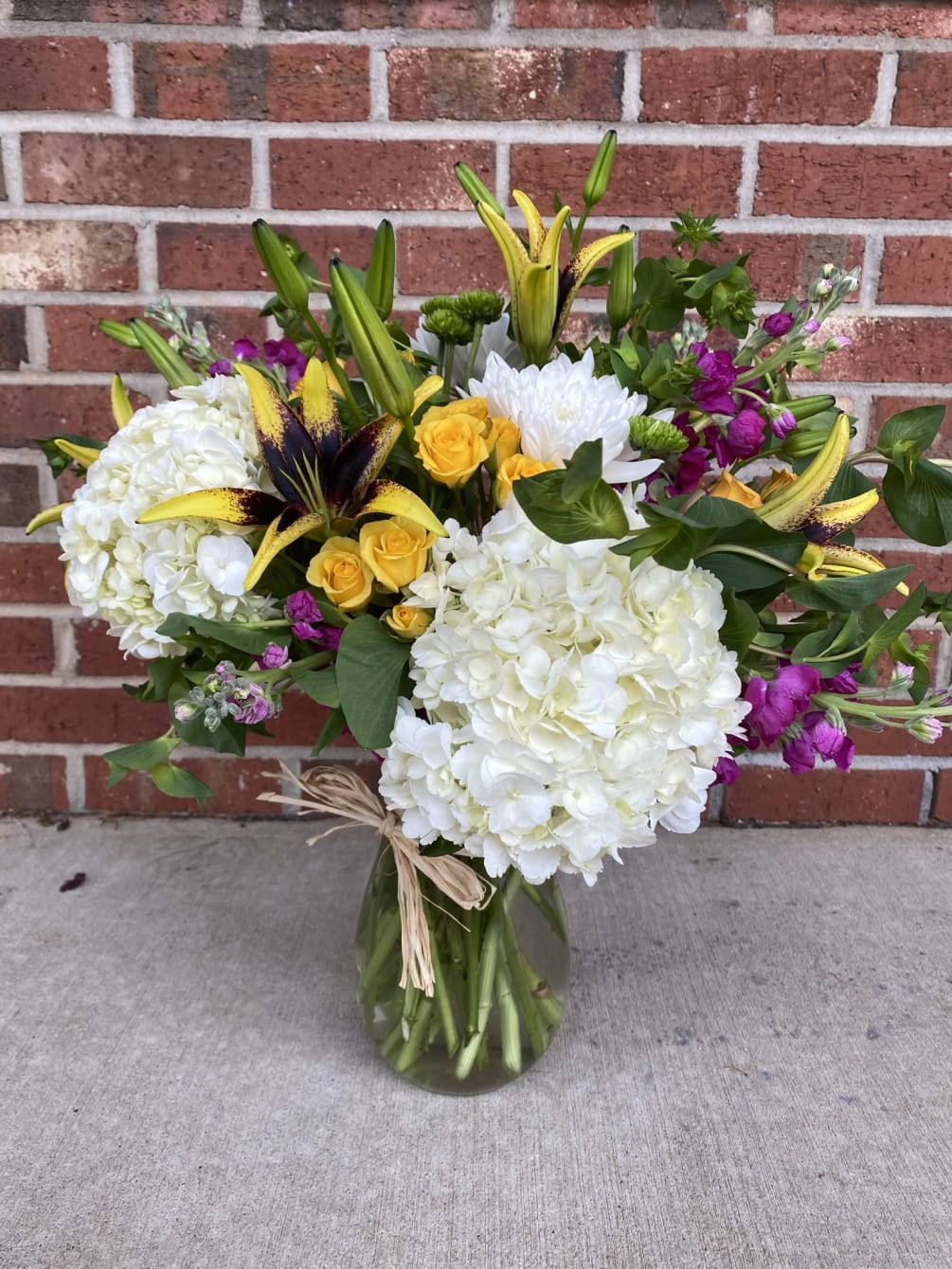 This lovely lily bouquet is a mix of seasonal summer flowers. 
Colors