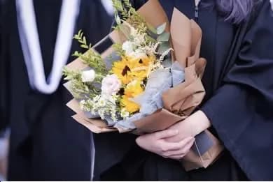 Celebrate your graduate with an elegantly arranged bouquet of flowers!