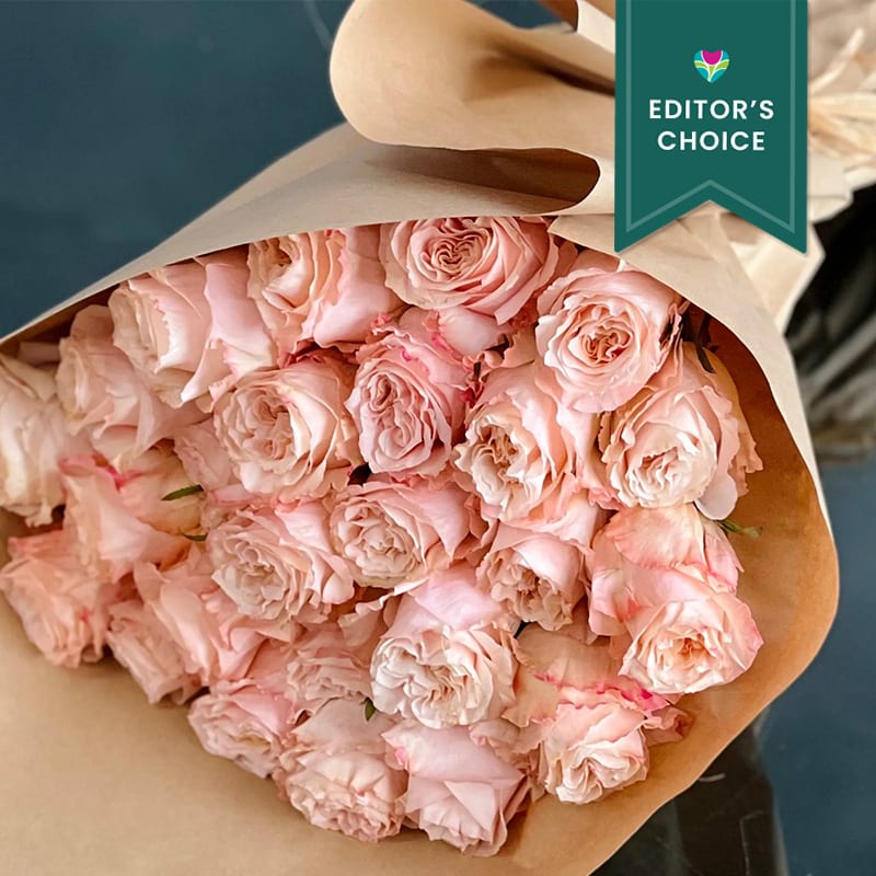 A bouquet of 24 peach garden roses creates a charming and elegant