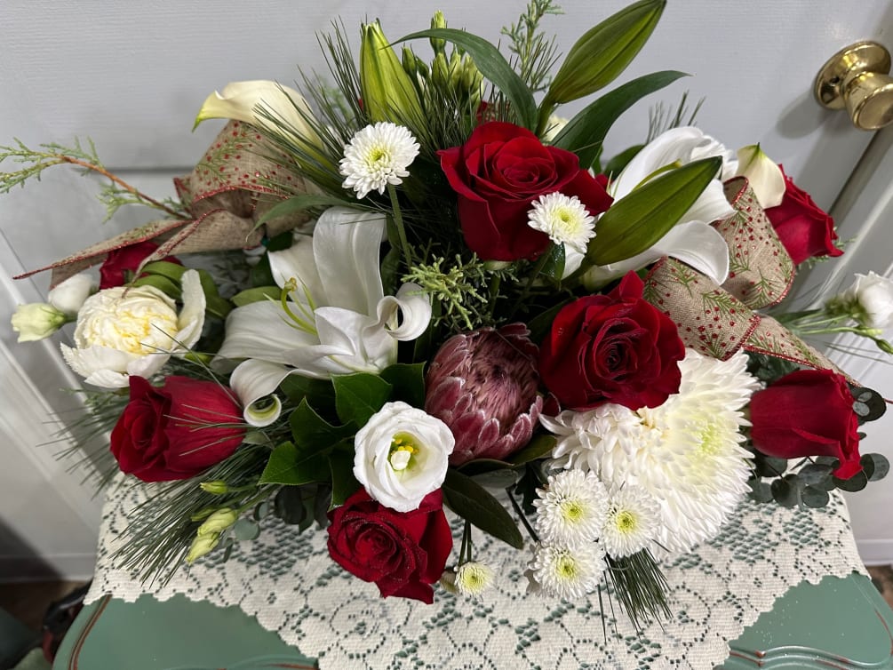 Red Roses, White Lilies, Cremon, Lisianthus, Seasonal Flowers, Seasonal  Assorted Fancy