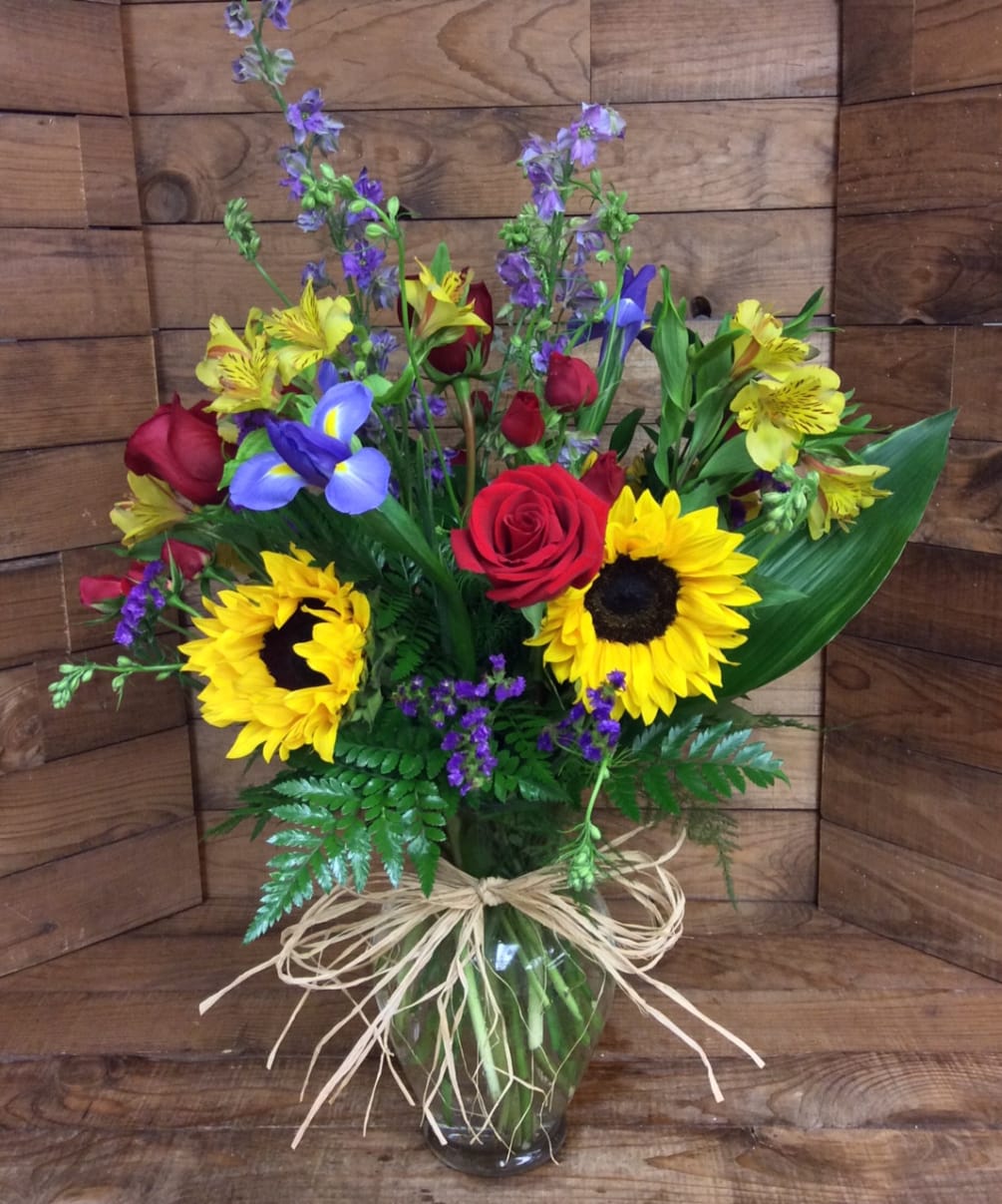 They&rsquo;ll go wild for this chic and vibrant arrangement that captures the
