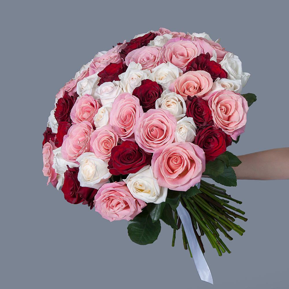 The photo shows a standard size
Introducing our 50 Red-Pink Roses Mix, a