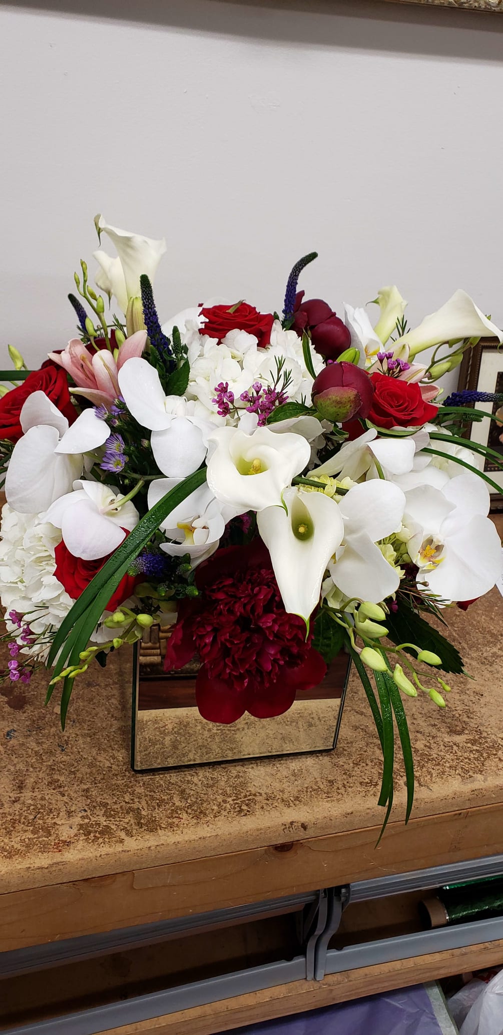 ELEGANT SQUARE MIRROR VASE MADE WITH LOVE FOR SOMEONE&#039;S DAY SPECIAL!