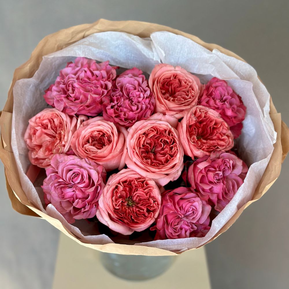 The photo shows a standard size
Dozen Pink Garden Roses Mix is a