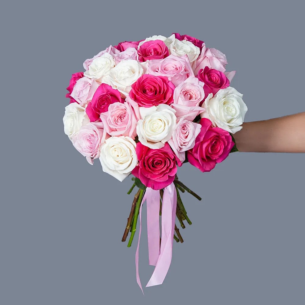 The photo shows a standard size
This bouquet is made with fresh flowers