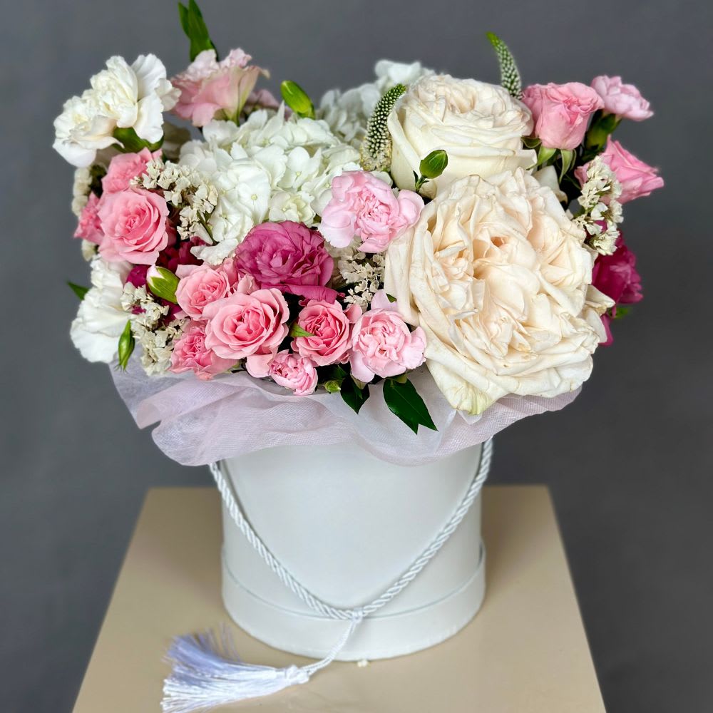 The photo shows a standard size
Presenting our &quot;Elegance Blooms&quot; Hat Box, an