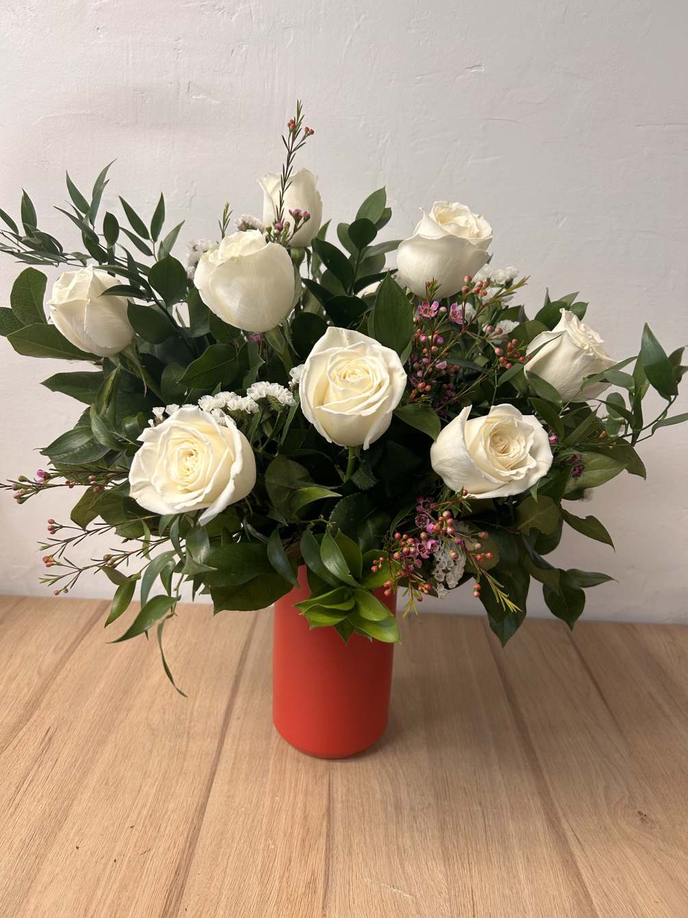 A classic rose arrangement with modern styled greens.
Pictures is standard size 1