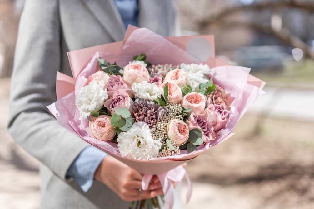 Bouquet ofDavid Austin Roses, O&#039;Hara Roses, and Carnations:

This magnificent bouquet combines the