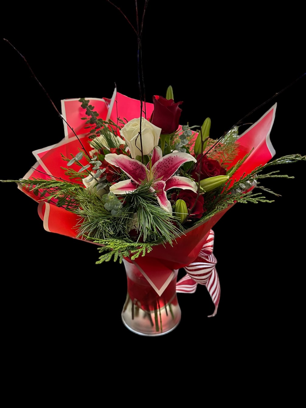 Charming wrap of roses and lilies. 