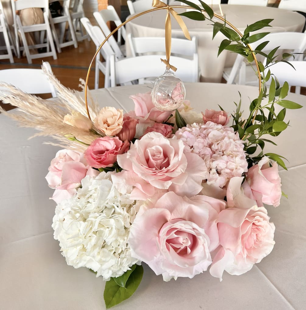 This rustic pink short arrangement is perfect to have at any of