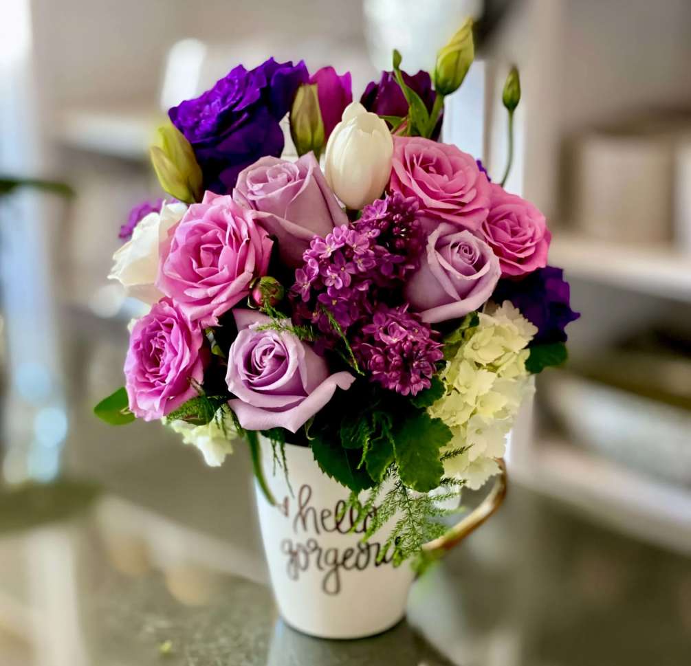 Hey there Gorgeous! Brighten someone&rsquo;s day with this stunning floral arrangement. Our