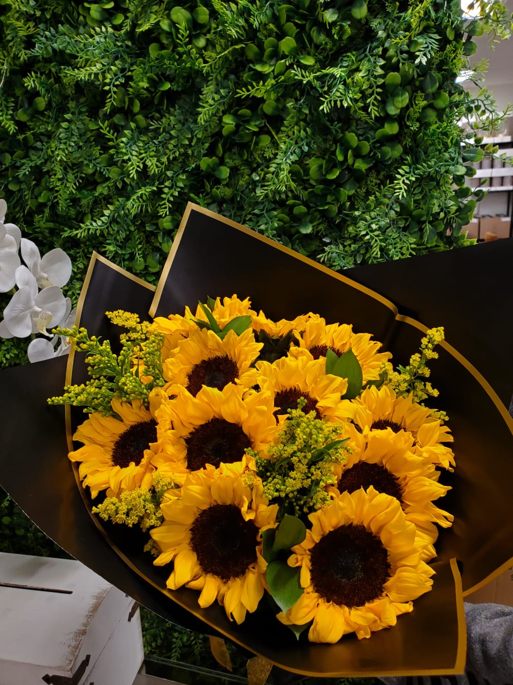 12 sunflowers bouquet