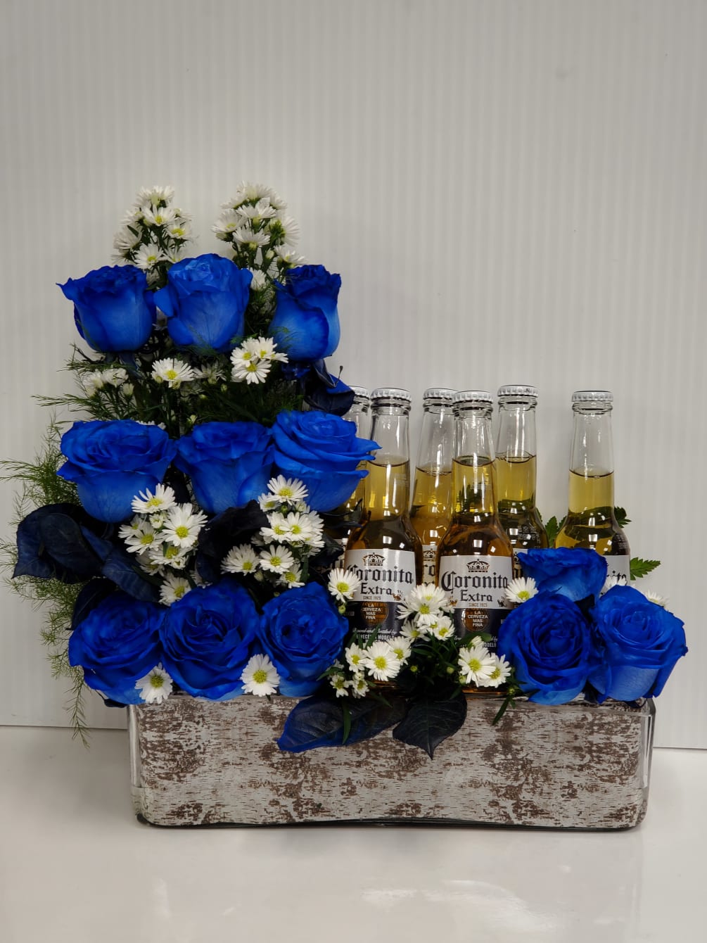 12 blue roses. Everything is included you.
