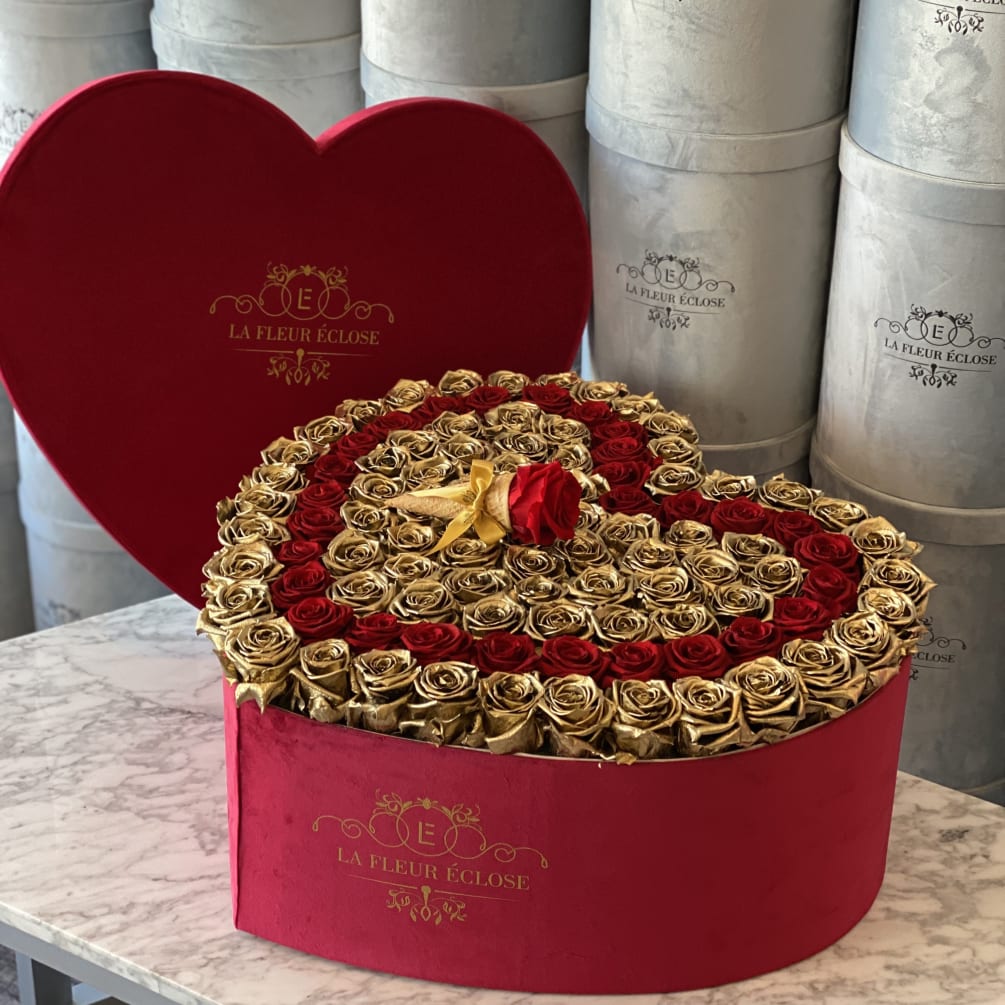 PRESERVED ROSES
Heart shaped box with eternal roses that last up to a