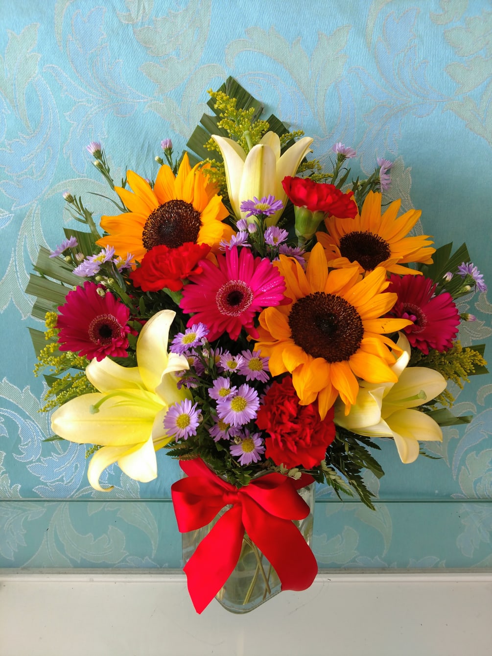 Beautiful garden inspired colors with a mix of sunflowers or gerberas when