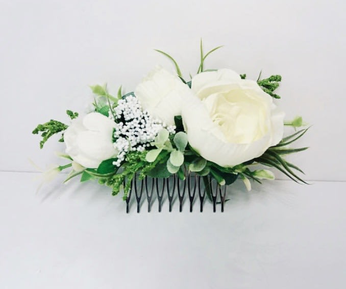 Beautiful decorative flower hair comb. When selected with a Bridal Bouquet, the