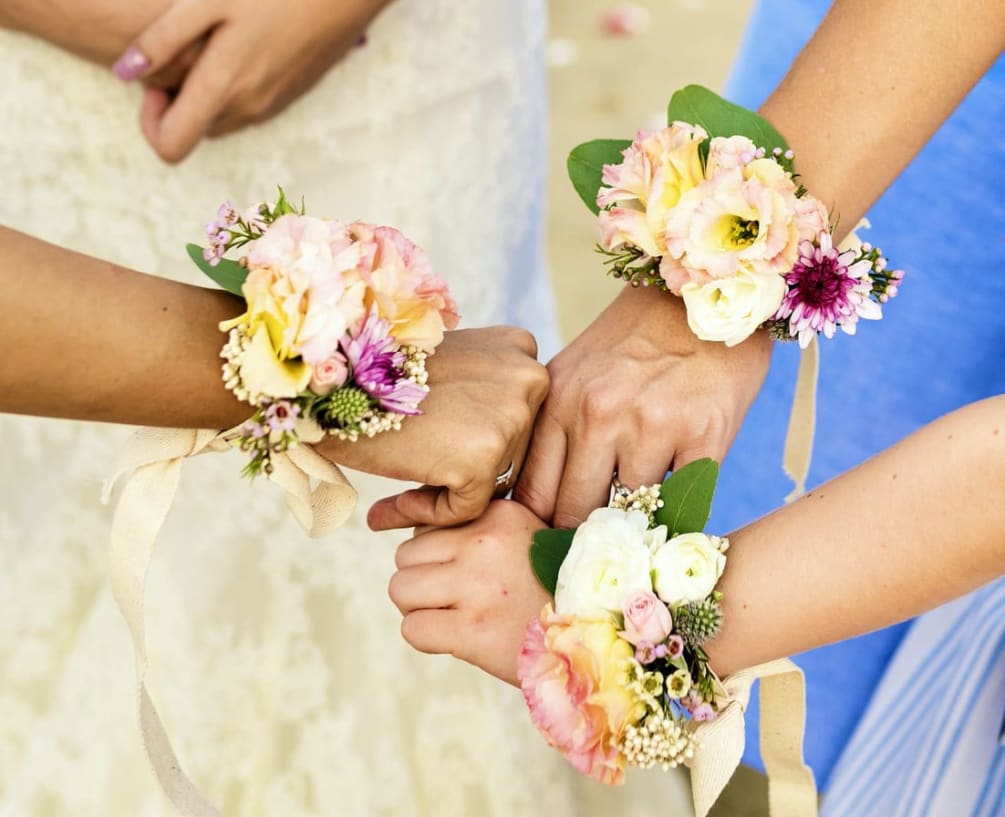 Small corsage deals