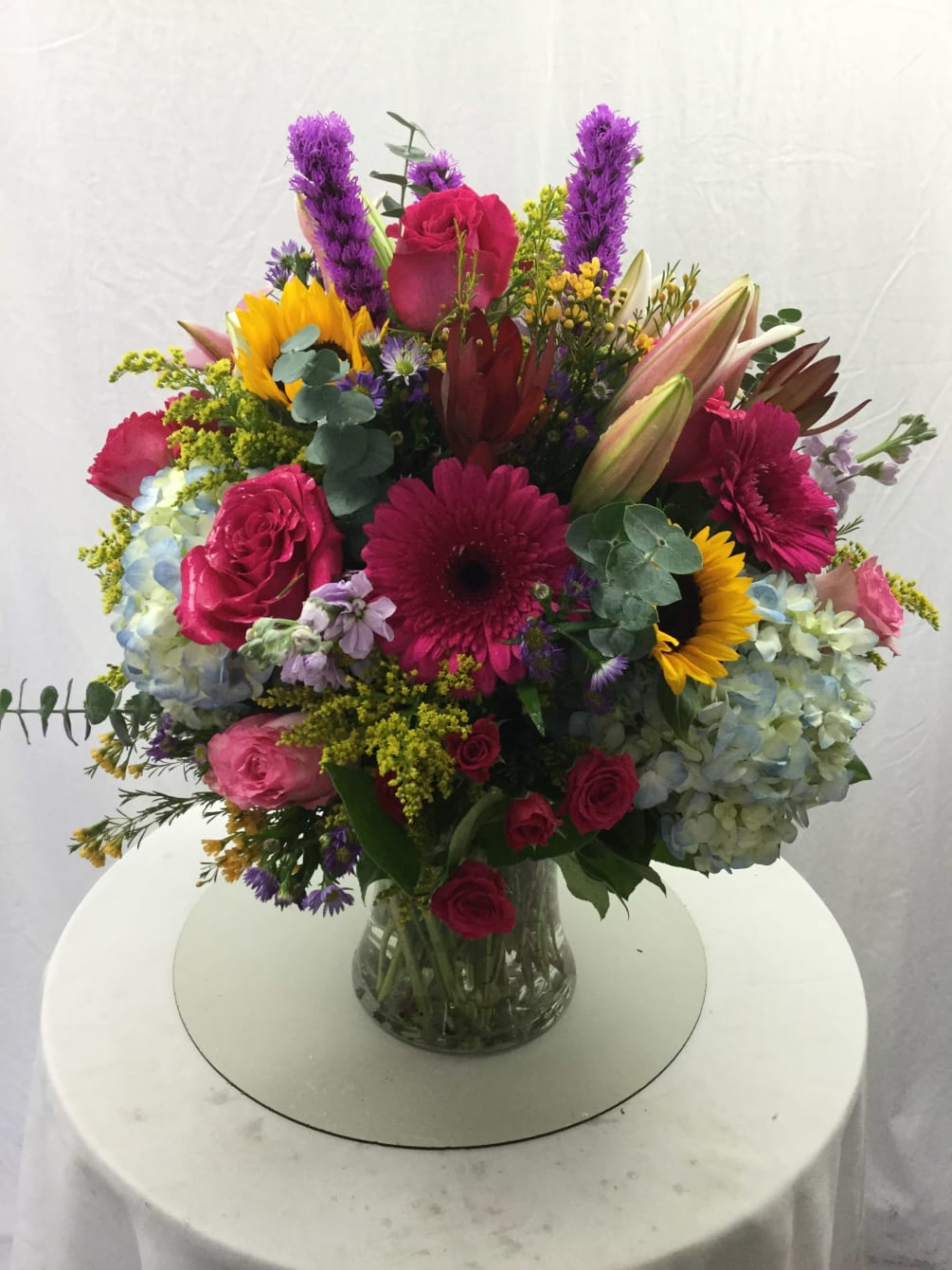 This absolutely stunning bouquet makes for a perfect gift for that special