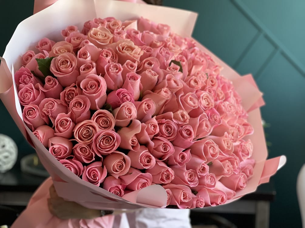 150 Blush pink Roses bouquet
Large, massive handcrafted bouquet with 150 pink roses.