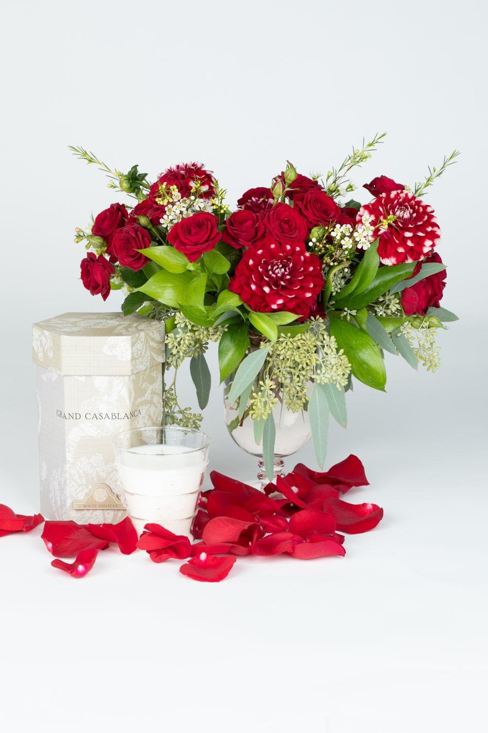 Pair your favorite arrangement with this beautiful fragrant candle. 