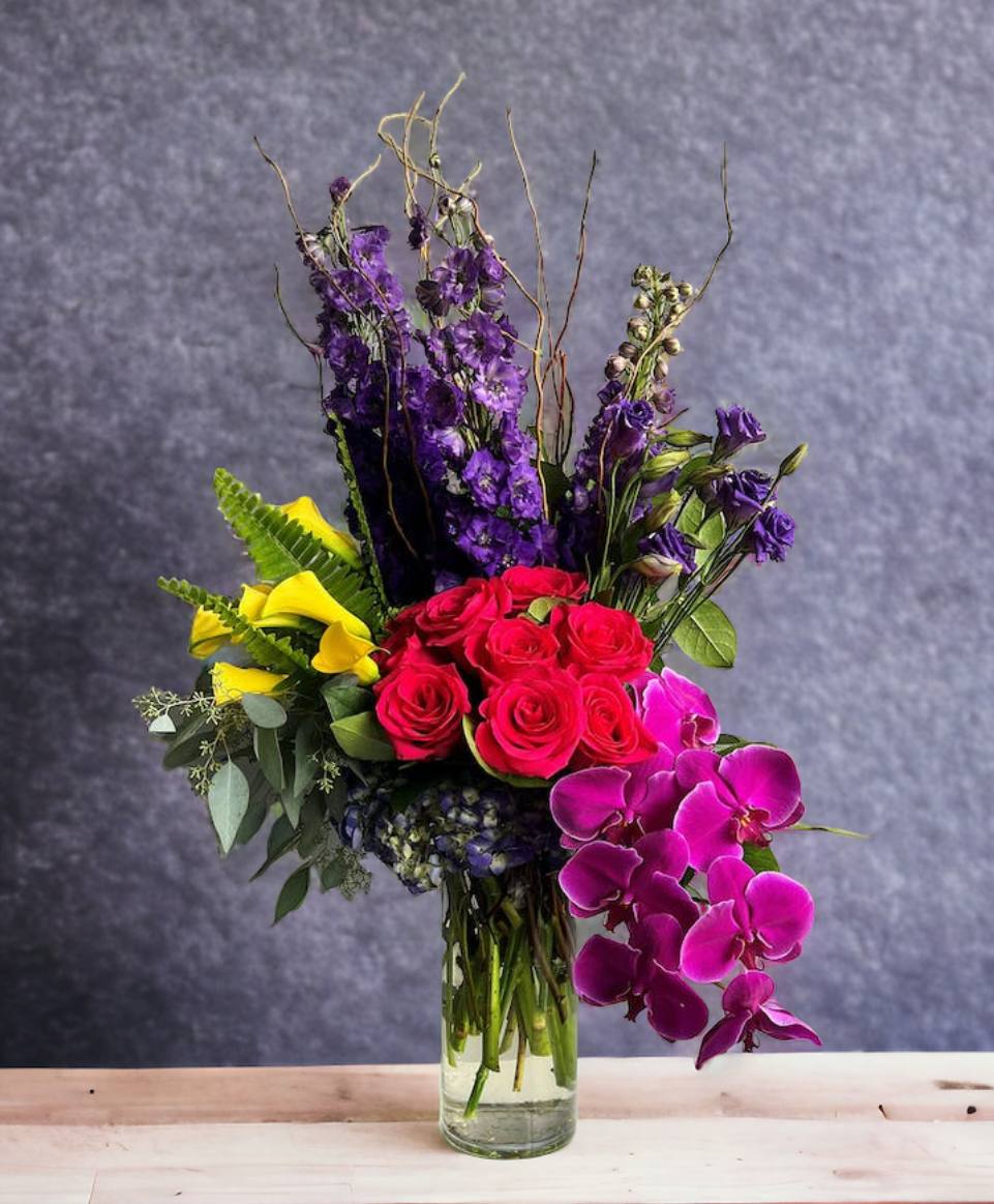This luxurious arrangement is a showstopper from every angle! A plethora of