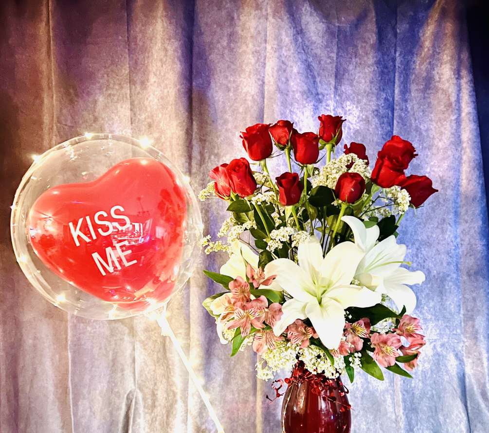 Red roses, white Lilies bundle with kiss me red heart balloon inside