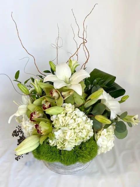 This green and white modern design is made with white hydrangea, white