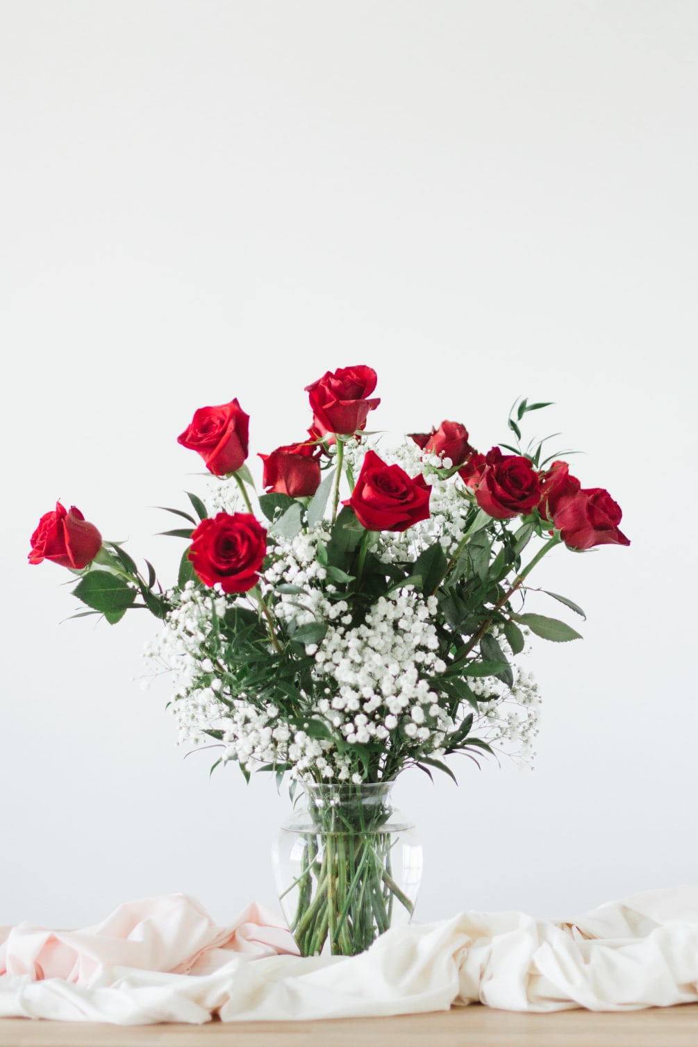 Classic dozen rose arrangement with 12 long-stemmed bold &#039;freedom&#039; red roses, baby&#039;s