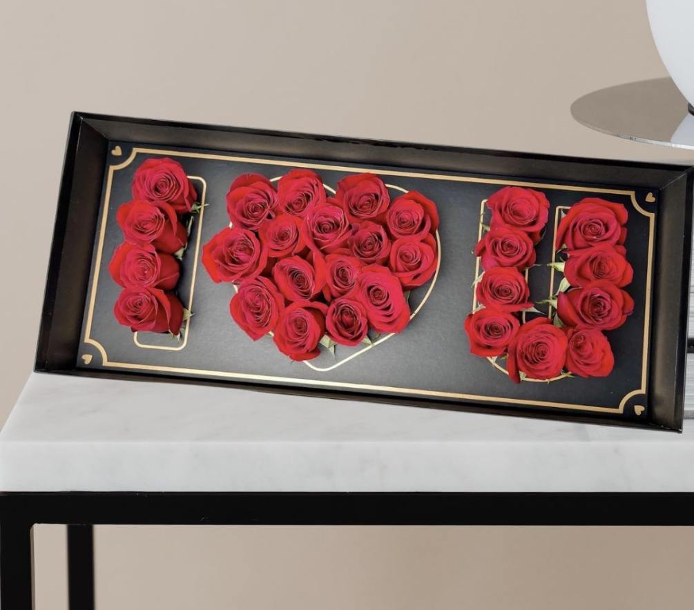 25 Perfect Premium Roses From Ecuador Designed In A Black And Gold