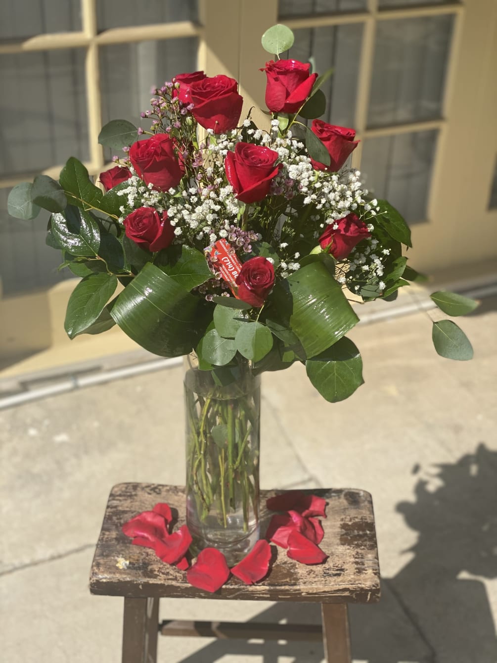 Measures Approx. Size: 22 -25&quot; H
Red flowers are an elegant, romantic gift