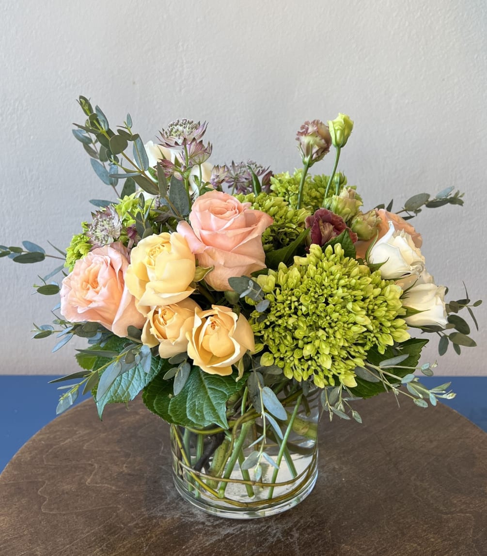 Designer&#039;s Choice - Earth Tones
We will choose the freshest quality blooms in