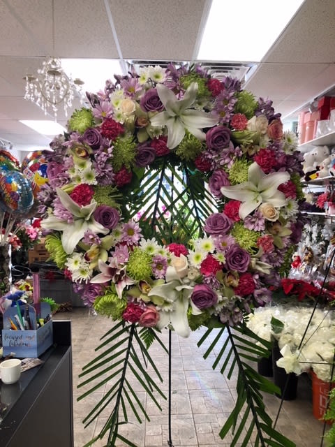 Is a size of 22&#039;Wreath filled with pink lilies ,roses and greens