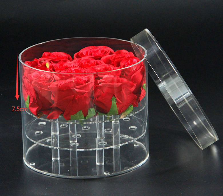 Luxury Acrilic Box with 7 red roses very classic and in style