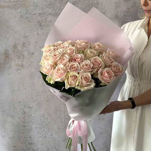 A rose bouquet featuring only premium roses, available in either the Quqsend