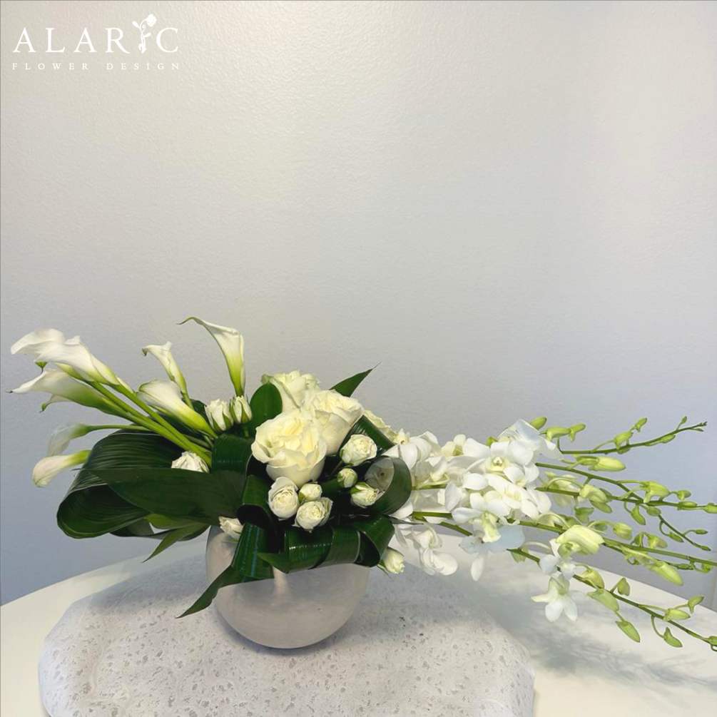 A very classy, simple and elegant arrangement suitable for many occasions:
&bull; Sympathy
&bull;