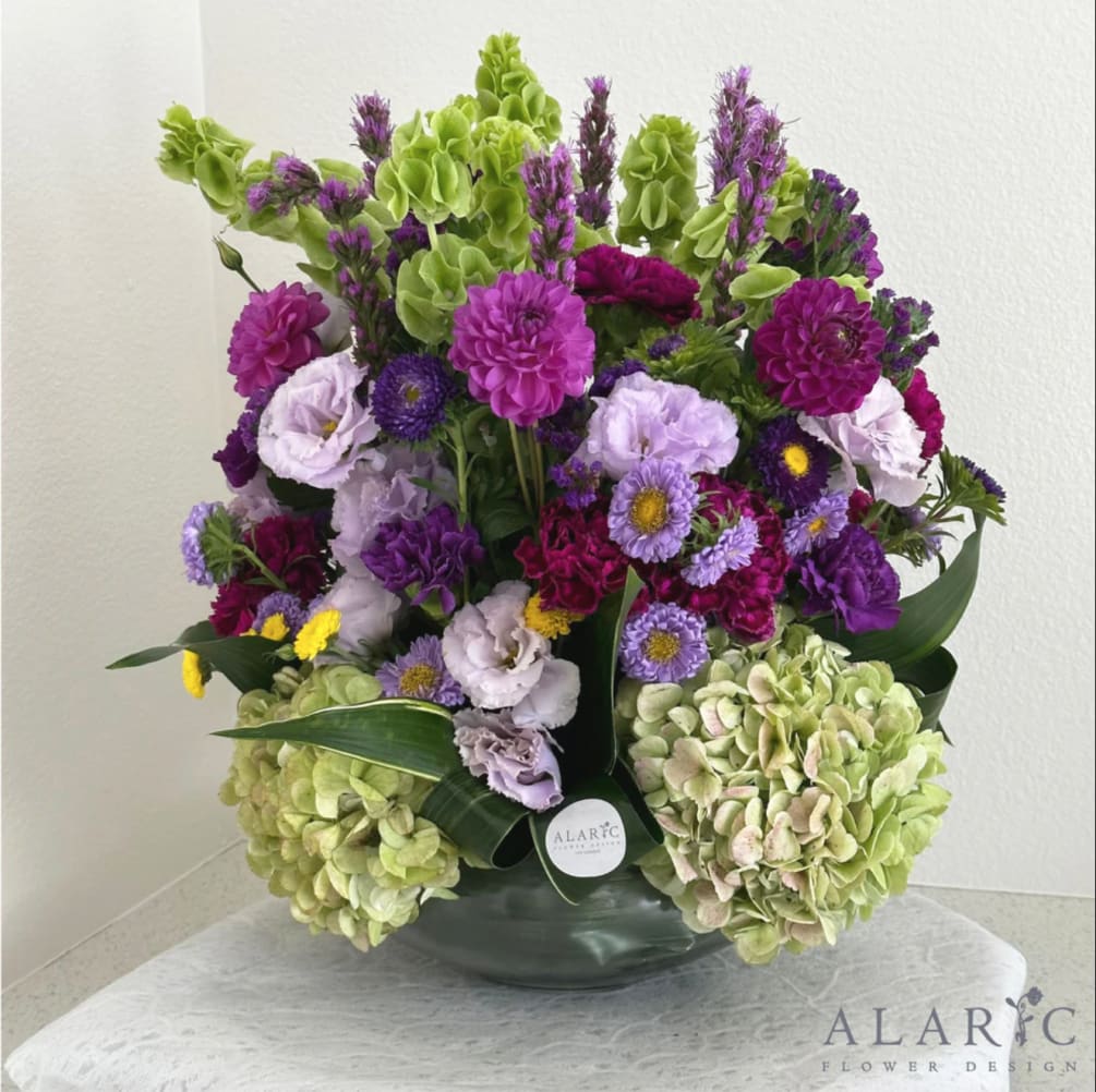 How gorgeous is this mix of purple and green blooms?!
Literally perfect for